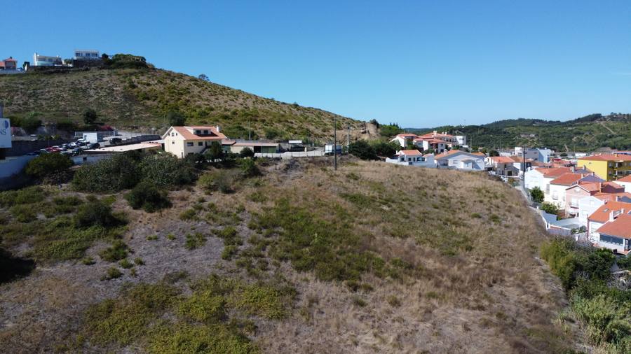 A encosta, virada à vila